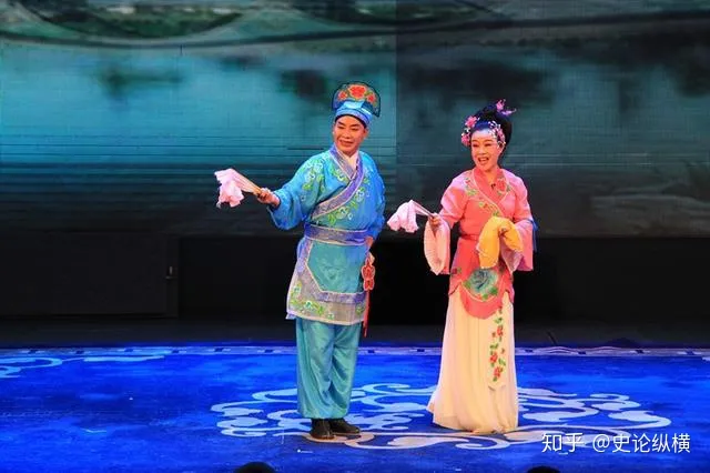 东北人宁舍一顿饭,也要看的“二人转”,是一门怎样的艺术?