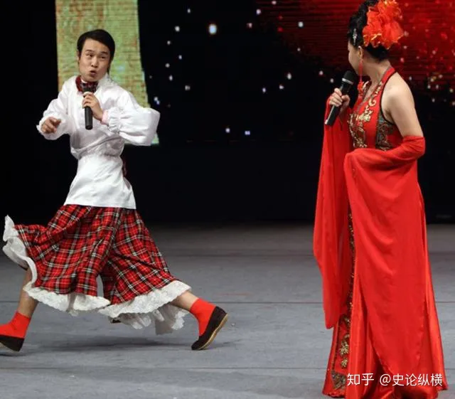 东北人宁舍一顿饭,也要看的“二人转”,是一门怎样的艺术?
