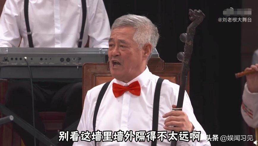 赵本山和众徒弟着白衬衣红领结,原来传统二人转还能这么“玩”啊