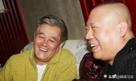 赵本山和众徒弟着白衬衣红领结,原来传统二人转还能这么“玩”啊