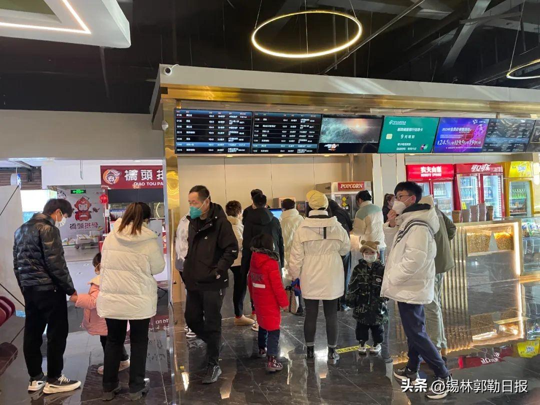 锡盟籍导演苏伦影片《交换人生》票房破2亿!场场爆满,锡市影迷热情高涨!