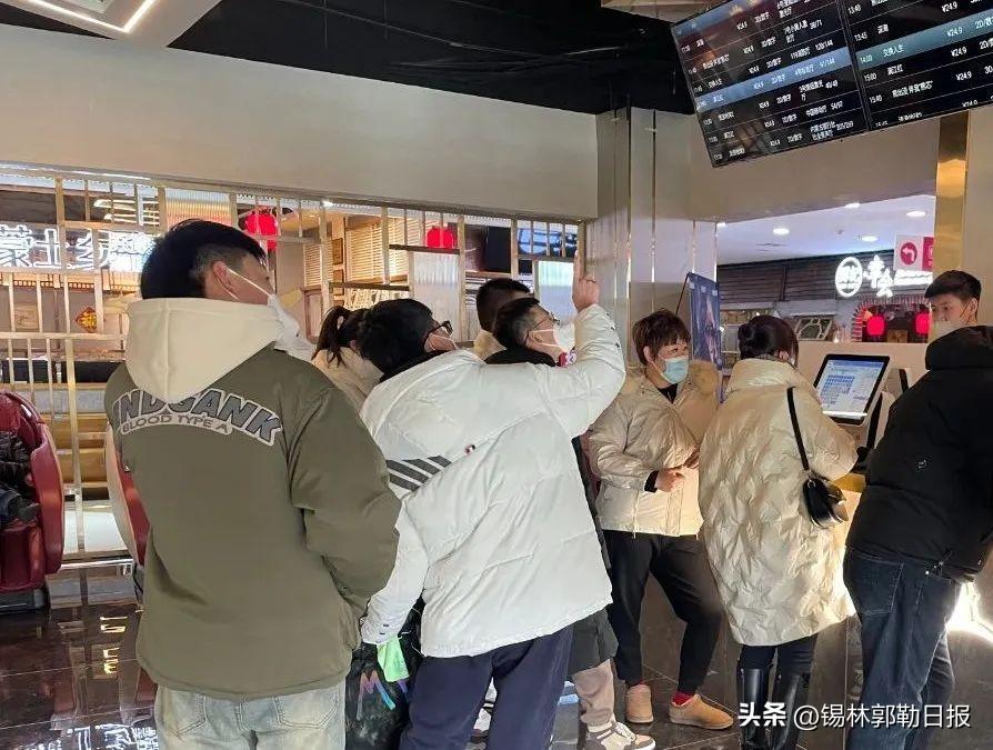 锡盟籍导演苏伦影片《交换人生》票房破2亿!场场爆满,锡市影迷热情高涨!