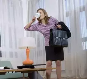 喜欢喝咖啡的朋友都进来看看 咱们聊聊喝咖啡的利与弊