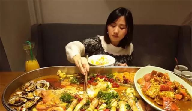 中国引进“新型”龙虾,一只重达1斤,小龙虾的地位不保?