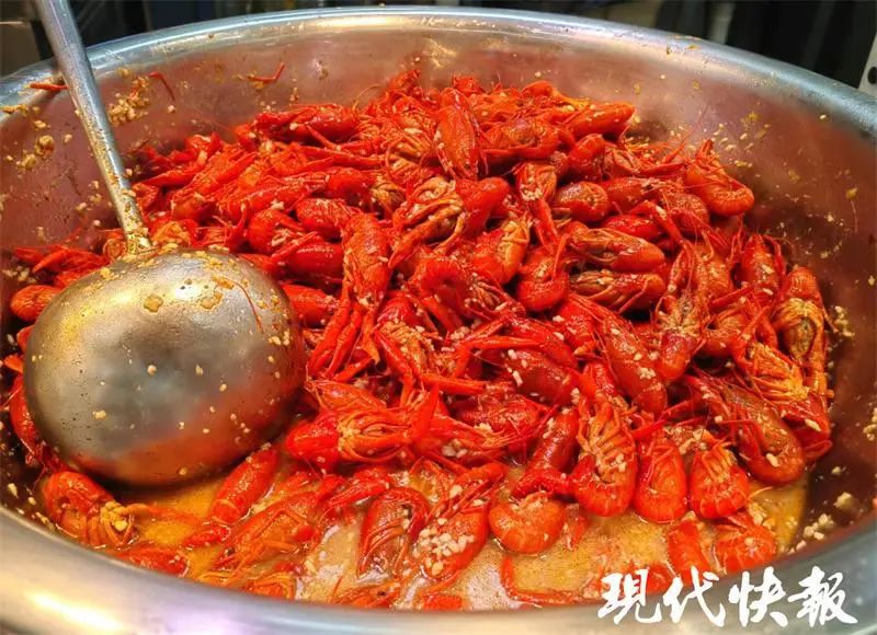 最低15元一斤,小龙虾价格近“腰斩”