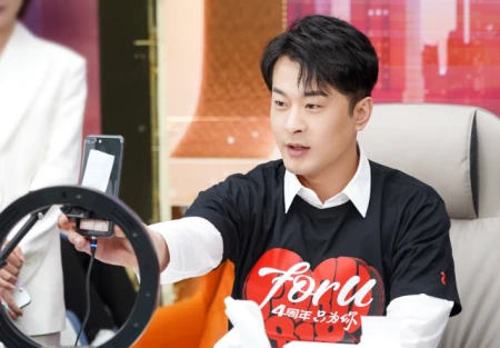 疯狂小杨哥等多人被点名,网红大佬直播带货,为何总是问题不断?