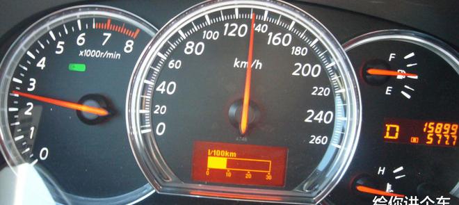 手动挡汽车减速时,应不应该同时踩下刹车与离合?-手动挡减速的时候需要踩离合吗