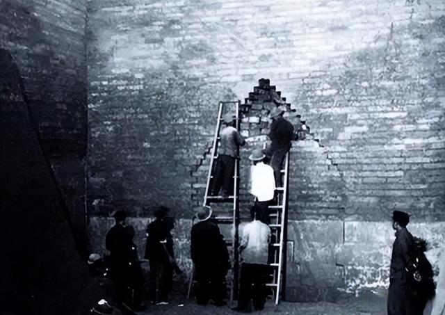 1956年发掘明定陵,有人裸手取文物,3千多件瑰宝损毁大半-明定陵考古发掘报告下册