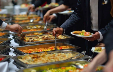 自助餐怎么吃才能回本?4种“隐形贵菜”,吃货:吃它就赚了!(自助餐应该怎么吃比较合理)