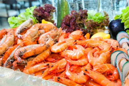 自助餐怎么吃才能回本?4种“隐形贵菜”,吃货:吃它就赚了!(自助餐应该怎么吃比较合理)