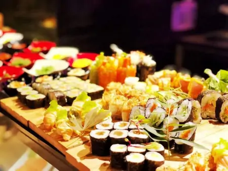 自助餐怎么吃才能回本?4种“隐形贵菜”,吃货:吃它就赚了!(自助餐应该怎么吃比较合理)