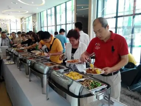 “自助餐”怎么总吃不回本?员工爆料:餐厅布局巧妙,全是套路(自助餐不好吃咋办)