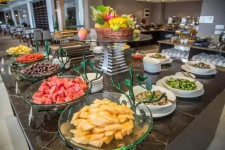 “自助餐”怎么总吃不回本?员工爆料:餐厅布局巧妙,全是套路(自助餐不好吃咋办)