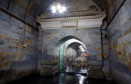 明定陵出土百子衣,上面有个古老游戏,因三个原因游戏已经消失了-百子百福的寓意