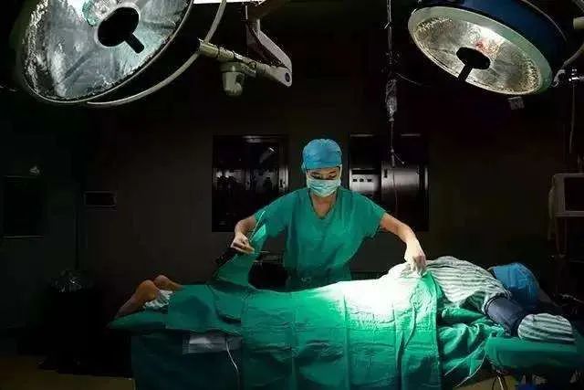 手术必备的无影灯,你了解多少-手术无影灯的使用方法