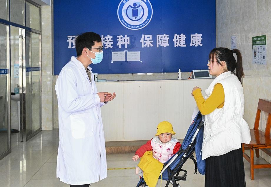 平凡的坚守,患者的靠山-平凡的守护者作文400字