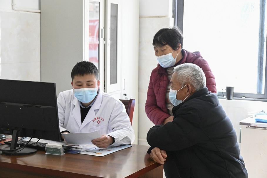 平凡的坚守,患者的靠山-平凡的守护者作文400字