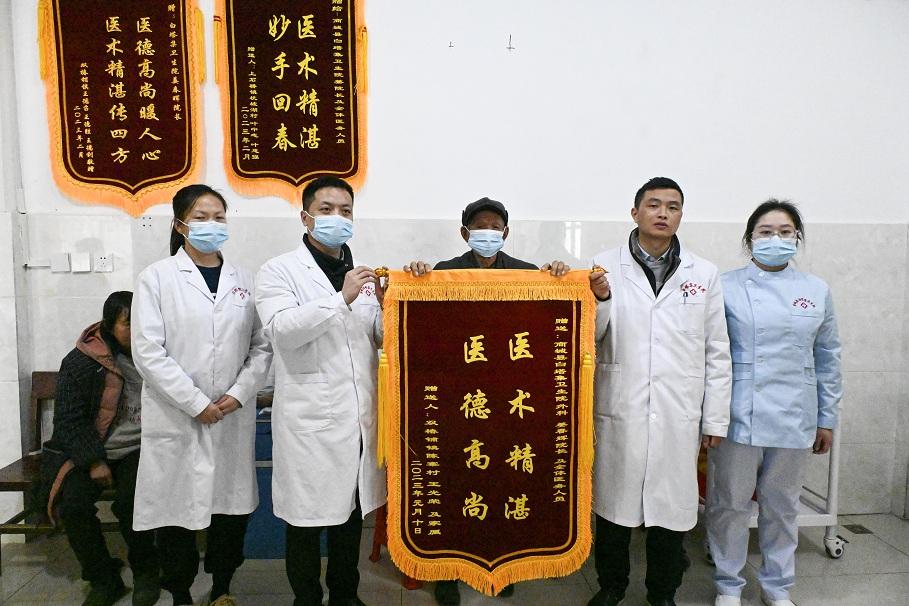 平凡的坚守,患者的靠山-平凡的守护者作文400字