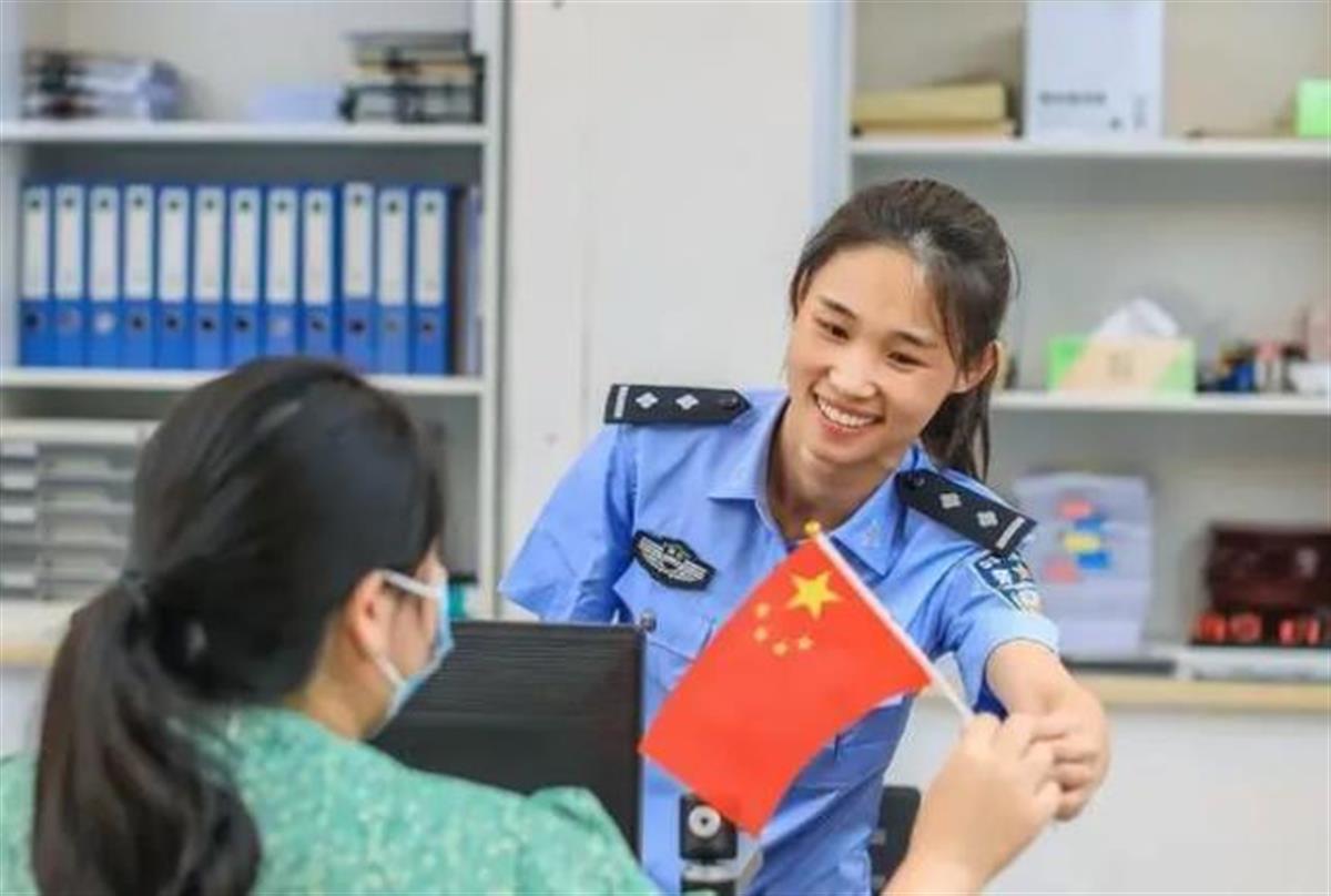 女子宣布闪婚,民警:赶紧分手!网友:分得好!(闪婚妻子要离婚公共频道完整版)