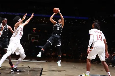 4队锁定季后赛席位!NBA最新排名:湖人岌岌可危,勇士获绝佳排名-nba季后赛前四名