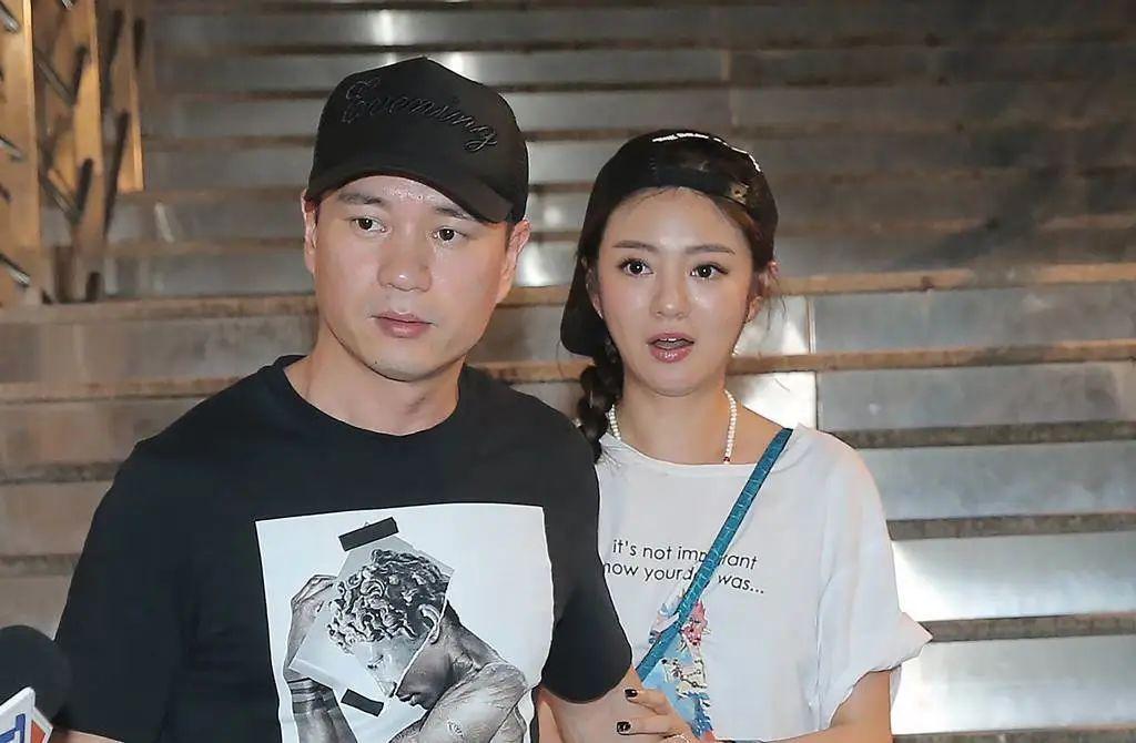 老公被捕后,43岁安以轩复出满脸不自信,当初嫁给汪小菲会怎样?(安以轩老公哪一年的)