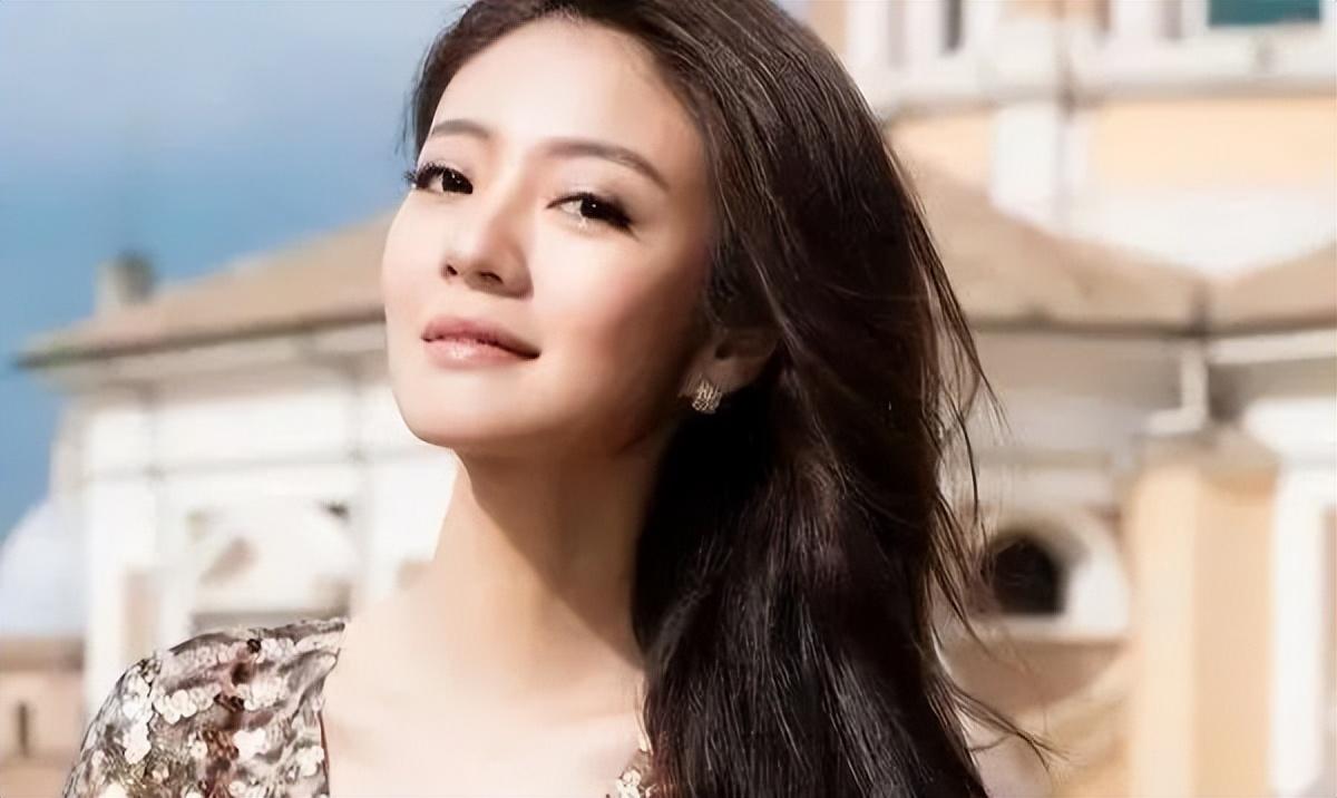 老公被捕后,43岁安以轩复出满脸不自信,当初嫁给汪小菲会怎样?(安以轩老公哪一年的)