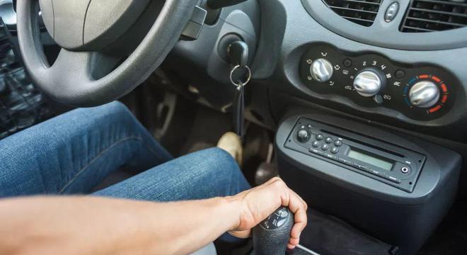 奉上一份新手福音:教你手动挡又快又不熄火的起步方法!-手动挡怎么快速起步不熄火