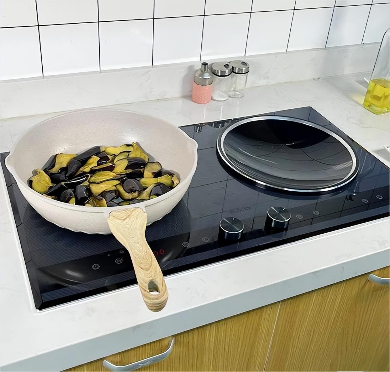 电磁炉加热一下就停一下,是什么原因-电磁炉加热一会就断电是什么原因