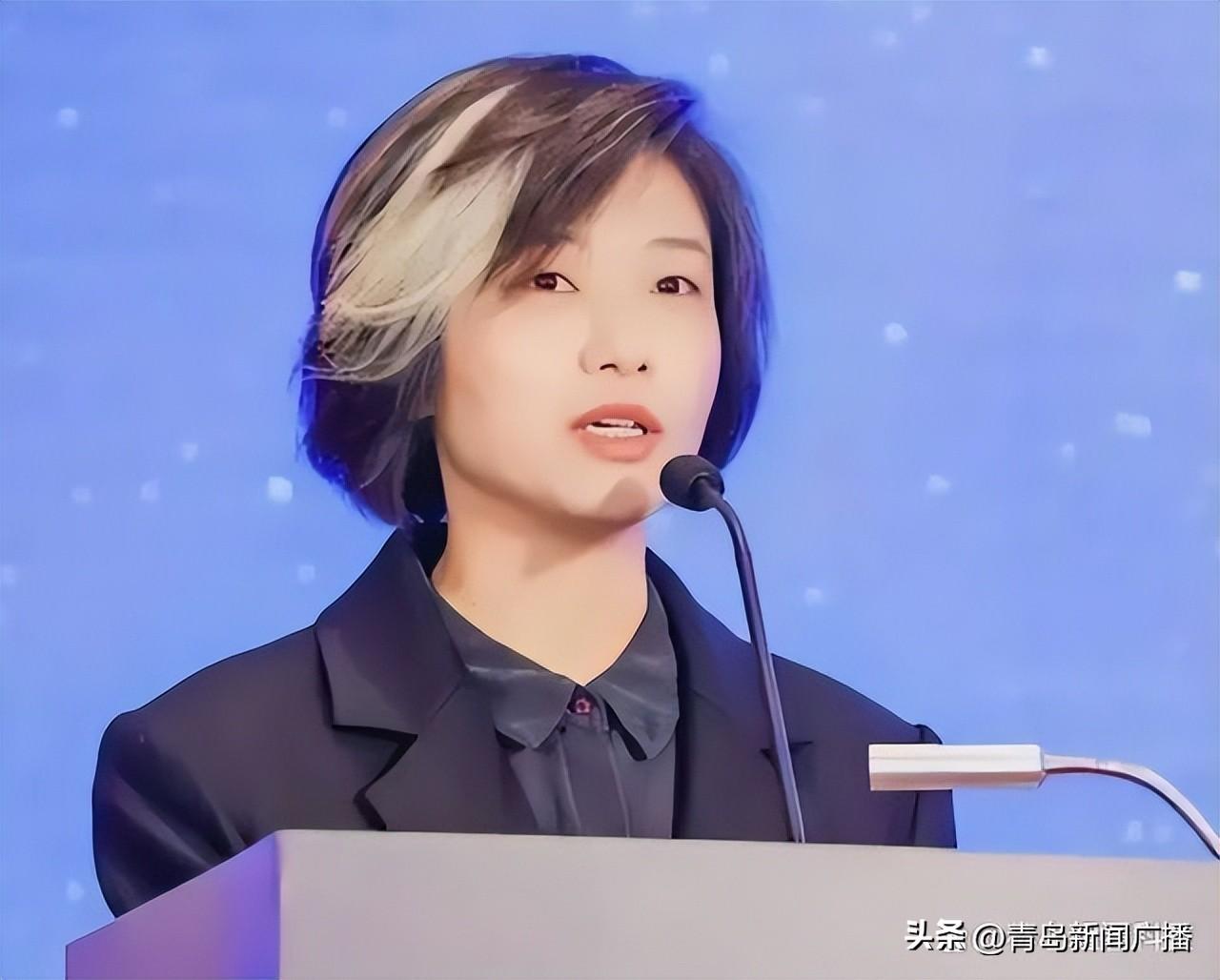 深圳70后女副区长白发照走红,官方回应:系天生,非染发!(深圳副区长被抓)