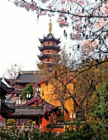 鸡鸣寺游客爆满设反悔门,网友:我佛果然慈悲,还给反悔的机会(鸡鸣寺官方回应)