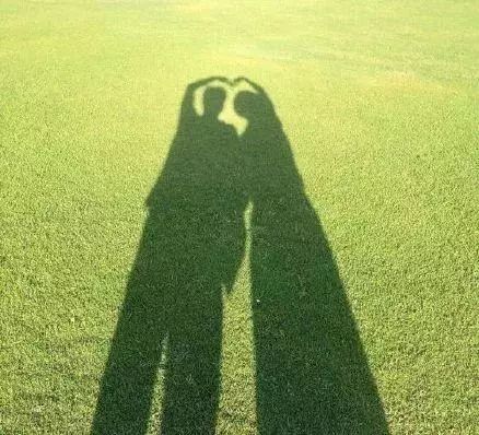 窦骁与赌王“最美千金”甜蜜公开恋情 介绍人是奚梦瑶?-赌王孙女婿窦