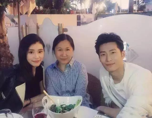 窦骁与赌王“最美千金”甜蜜公开恋情 介绍人是奚梦瑶?-赌王孙女婿窦