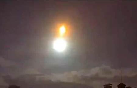 乌克兰首都上空现巨大光球,是什么原因引起的?(乌克兰光幕红绿灯是真的吗)