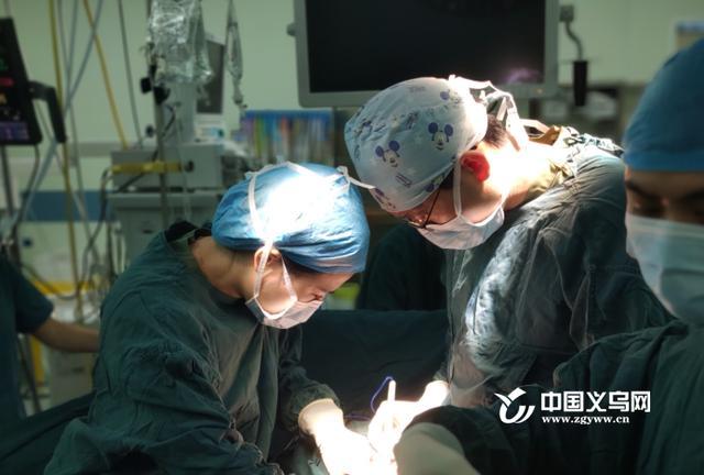 二胎妈妈遭遇凶险胎盘植入 死里逃生后写下2000字小作文(胎盘植入孩子还能保吗)