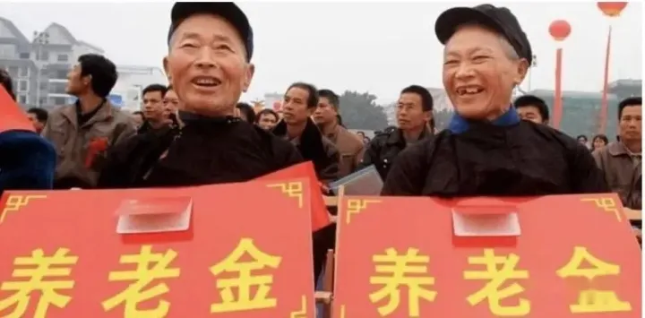 社保传来“好消息”:养老金2023年继续上涨!3种退休人员要哭倒,早点提防!-2020养老保险退休金又涨了