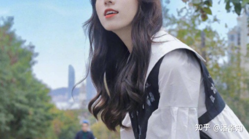 20岁女网红被曝“知三当三”一次叫价10万,聊天记录曝光太露骨(网红知一套图)