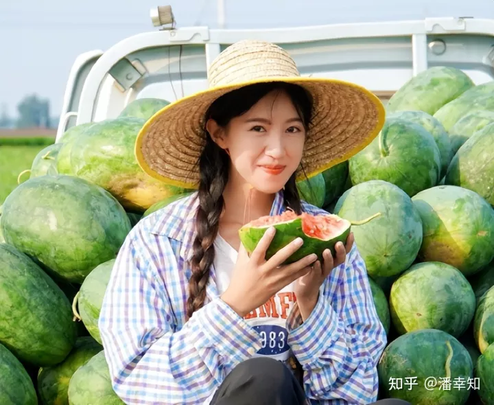 20岁女网红被曝“知三当三”一次叫价10万,聊天记录曝光太露骨(网红知一套图)