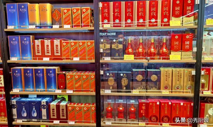 买白酒时,不管啥牌子,无论贵贱,瓶身有这行字,都是酒精勾兑酒-买白酒时不论什么牌子只要瓶身有这行字都是酒精勾兑酒