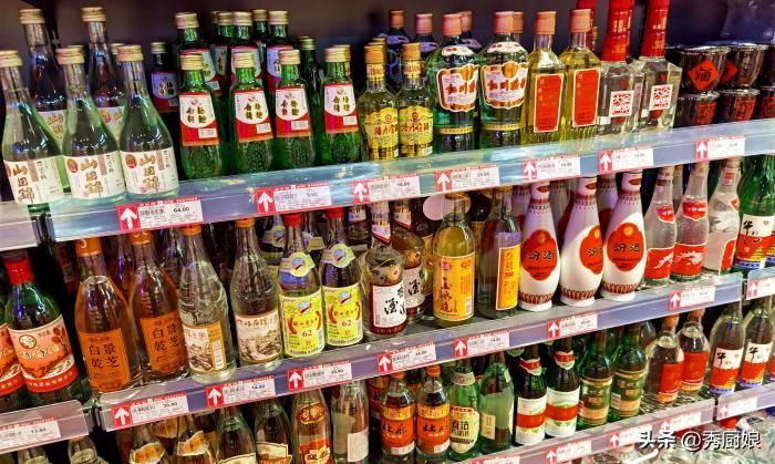 买白酒时,不管啥牌子,无论贵贱,瓶身有这行字,都是酒精勾兑酒-买白酒时不论什么牌子只要瓶身有这行字都是酒精勾兑酒