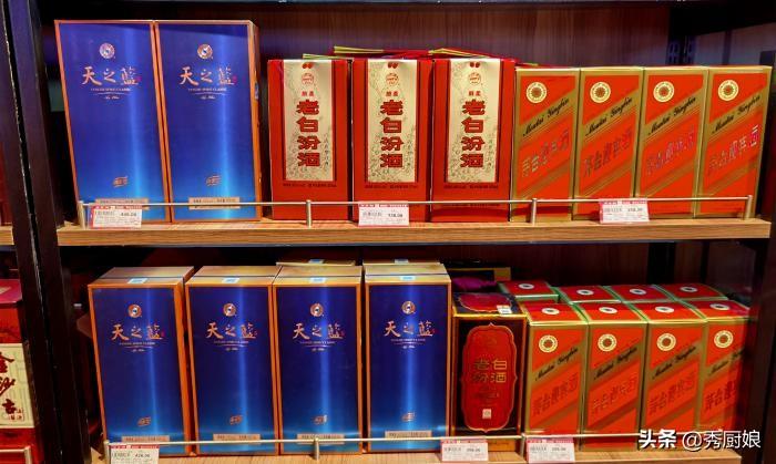 买白酒时,不管啥牌子,无论贵贱,瓶身有这行字,都是酒精勾兑酒-买白酒时不论什么牌子只要瓶身有这行字都是酒精勾兑酒