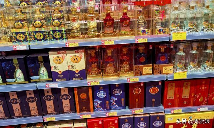 买白酒时,不管啥牌子,无论贵贱,瓶身有这行字,都是酒精勾兑酒-买白酒时不论什么牌子只要瓶身有这行字都是酒精勾兑酒