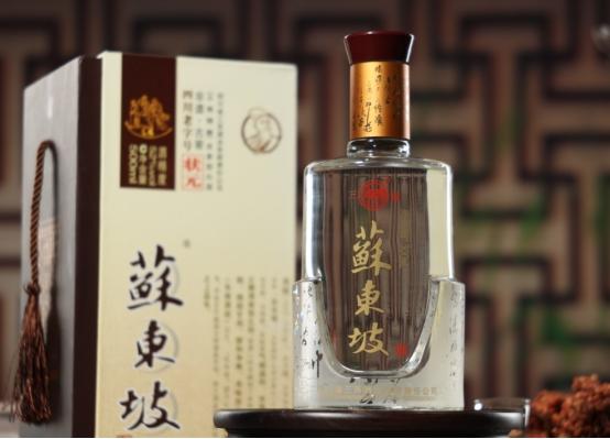 白酒瓶身有3个“记号”,甭管价格多便宜,都是100%纯酿,放心喝-白酒瓶高度多少尺寸