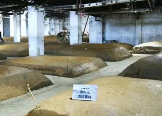 白酒瓶身有3个“记号”,甭管价格多便宜,都是100%纯酿,放心喝-白酒瓶高度多少尺寸