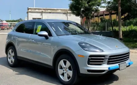 新款保时捷卡宴来袭!2.0T混动+四驱,加速4.8秒,新造型比X6帅气(保时捷卡宴2022年能出新款吗)