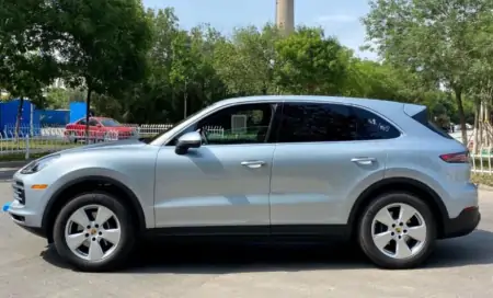 新款保时捷卡宴来袭!2.0T混动+四驱,加速4.8秒,新造型比X6帅气(保时捷卡宴2022年能出新款吗)