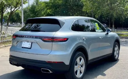 新款保时捷卡宴来袭!2.0T混动+四驱,加速4.8秒,新造型比X6帅气(保时捷卡宴2022年能出新款吗)