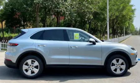 新款保时捷卡宴来袭!2.0T混动+四驱,加速4.8秒,新造型比X6帅气(保时捷卡宴2022年能出新款吗)