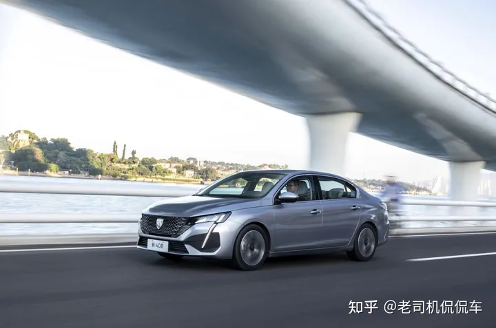 法系车终于低头!1.6T顶配12.17万,标致拿自己当“国产车”卖?(法系车1.8t发动机通病有哪些)