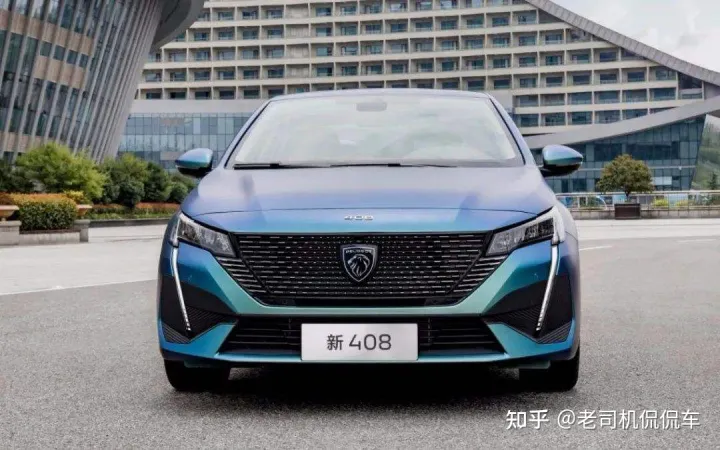 法系车终于低头!1.6T顶配12.17万,标致拿自己当“国产车”卖?(法系车1.8t发动机通病有哪些)