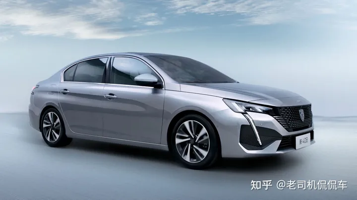 法系车终于低头!1.6T顶配12.17万,标致拿自己当“国产车”卖?(法系车1.8t发动机通病有哪些)